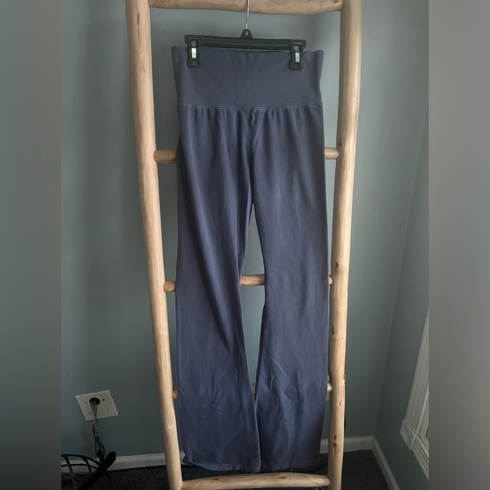 Brandy Melville Priscilla pants. Navy.